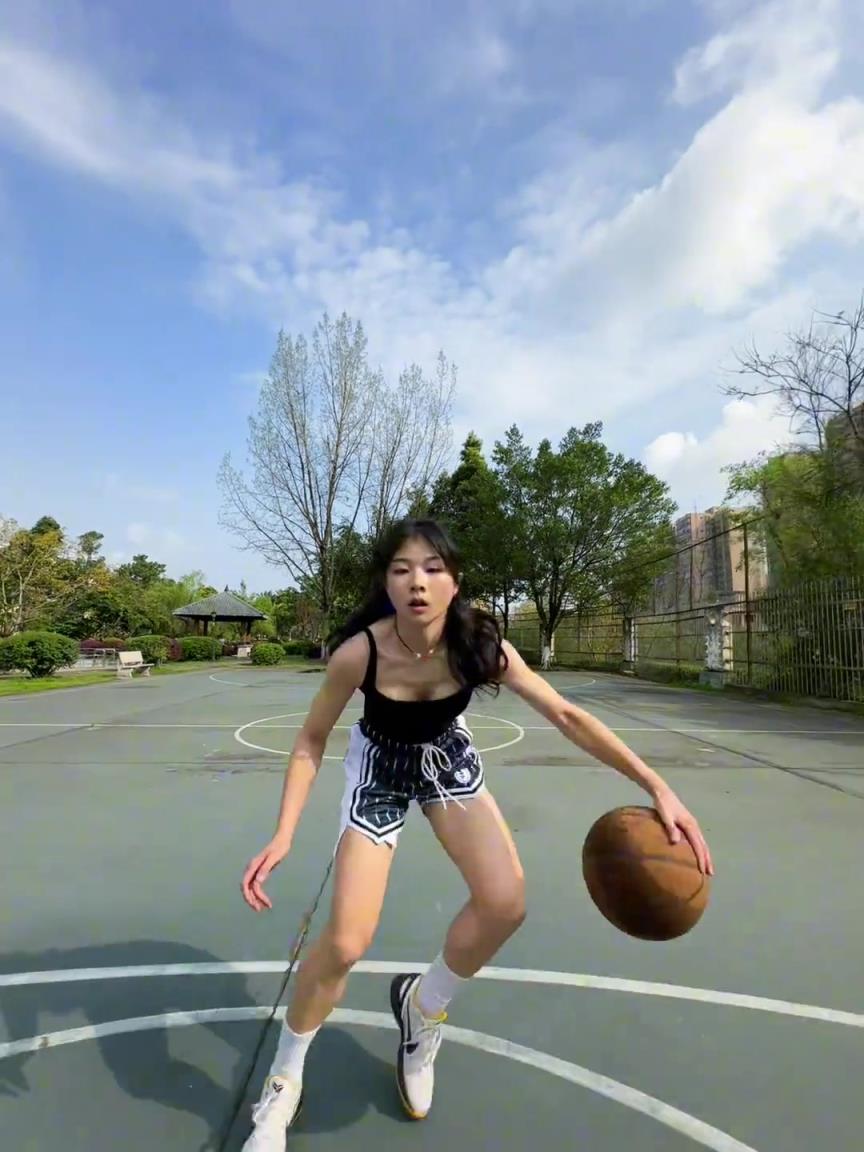 看著有點(diǎn)實(shí)力，敢背打我不？